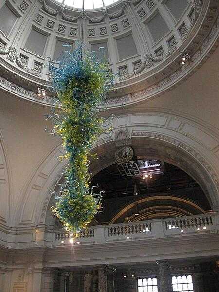 The 11 m (36 ft)-high blown glass chandelier by Dale Chihuly in the rotunda at the main entrance to the Victoria and Albert Museum in London.