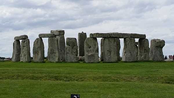 Stonehenge is a prehistoric stone circle monument, cemetery, and archaeological site located on Salisbury Plain in Wiltshire, England. In 1986, it was designated a UNESCO World Heritage site.