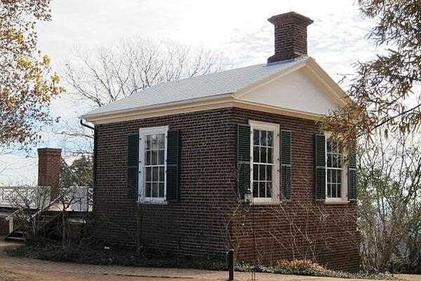 Jefferson built a multi-purpose room for his family to live in while the main house was built.