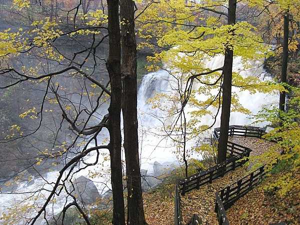Brandywine Falls and observation area in Cuyahoga Valley National Park, Ohio. Photo courtesy of the US National Park Service/ D.J. Reiser.